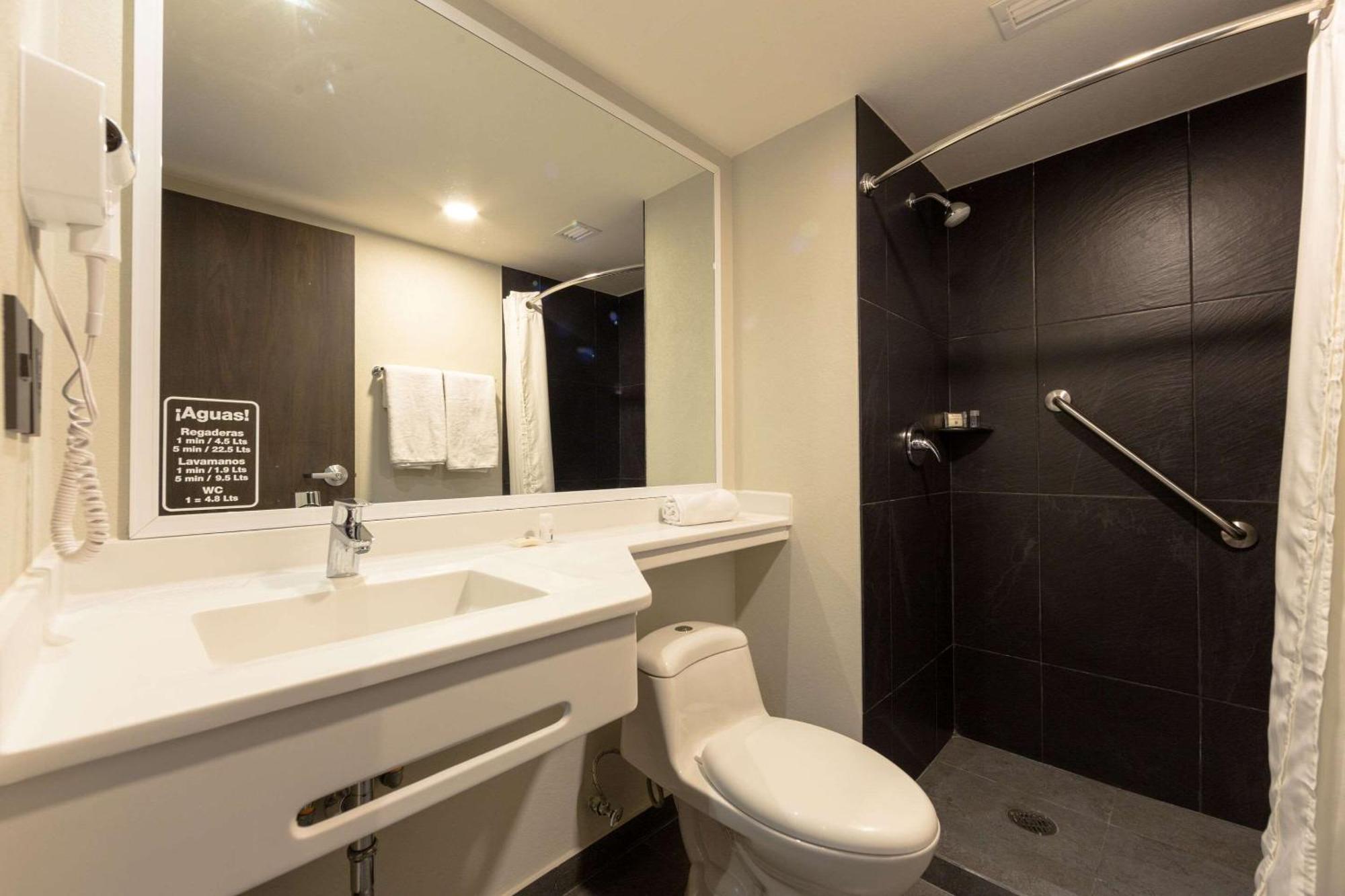 Comfort Inn Delicias Exterior foto